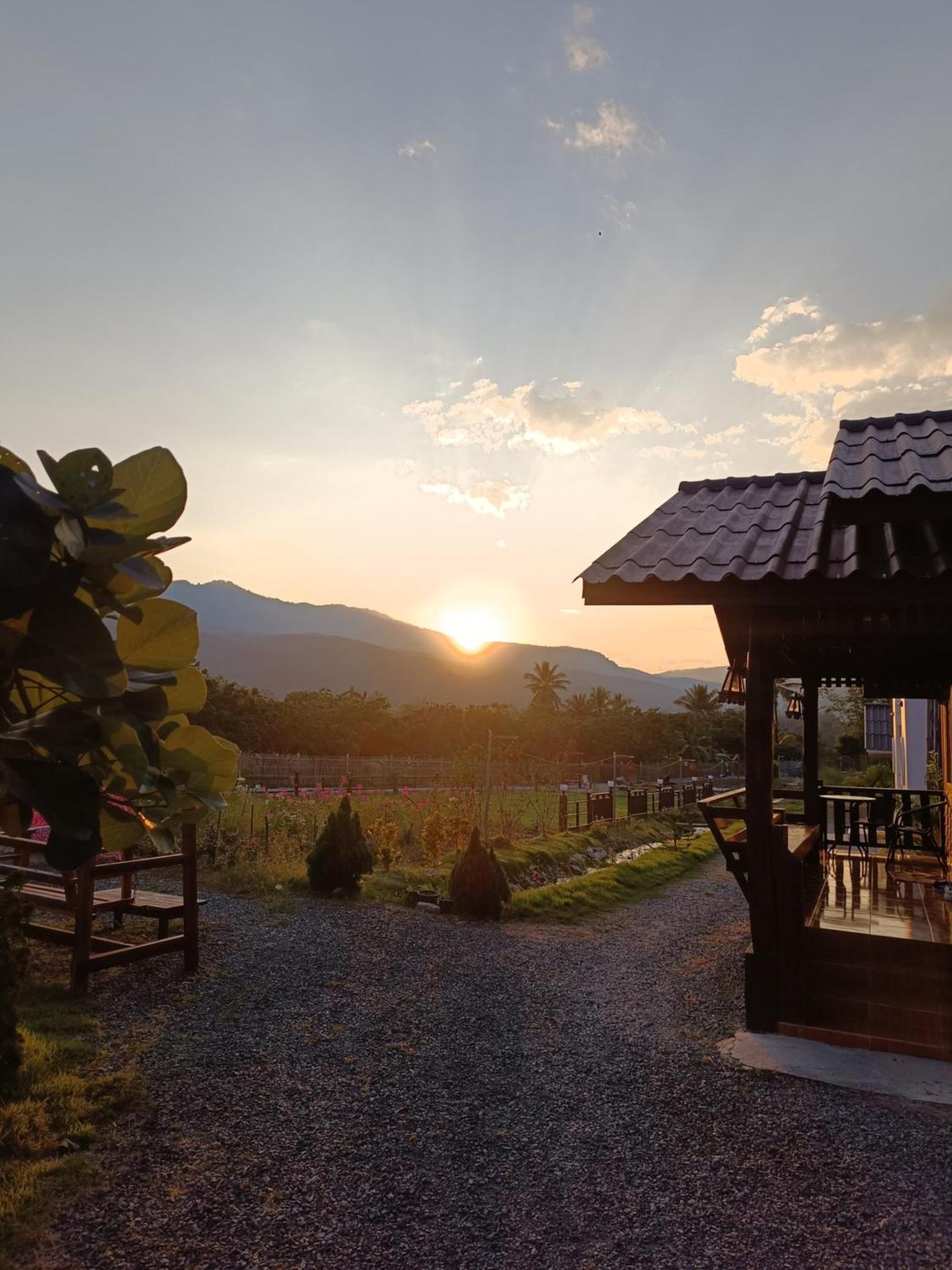 ม่วนใจ๋ปันสุข โฮมสเตย์แอนคาเฟ่ Muanjai Punsuk Homestay And Cafe Chom Thong Exterior foto